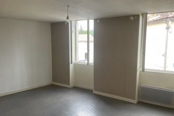 VILLANDRAUT LOCATION APPARTEMENT SUR 3 NIVEAUX