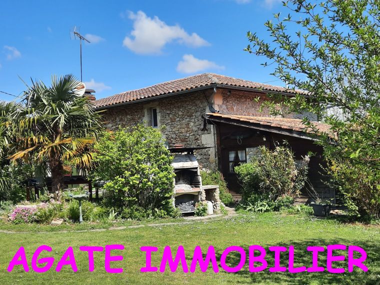 MAISON EN PIERRE AVEC ABRI CAMPING CAR