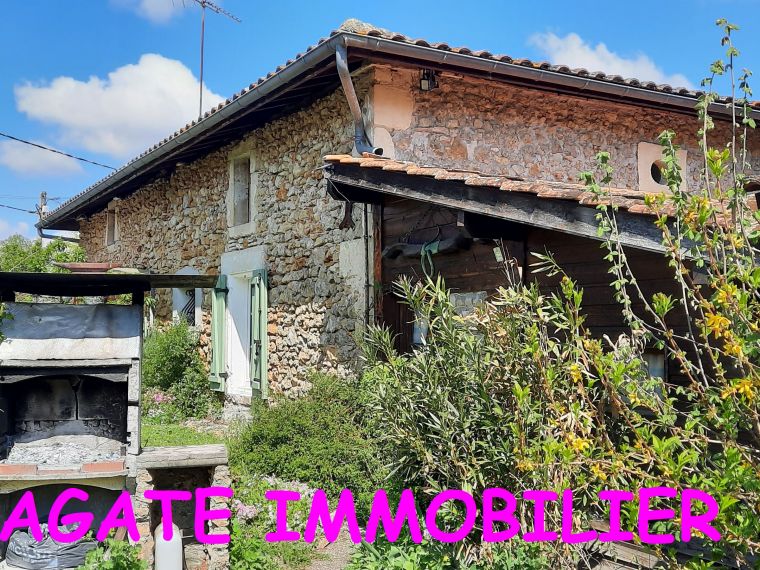 MAISON EN PIERRE AVEC ABRI CAMPING CAR