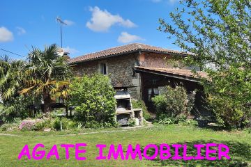 MAISON EN PIERRE AVEC ABRI CAMPING CAR
