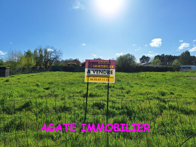 PRECHAC TERRAIN CONSTRUCTIBLE DE 1 388 M2