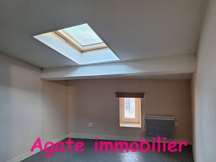 LOCATION VILLANDRAUT APPARTEMENT SUR 3 NIVEAUX