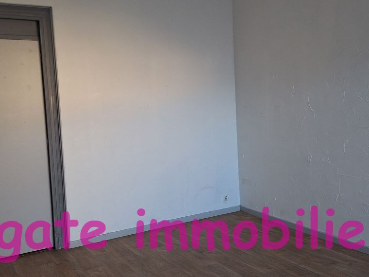 LOCAL DE 23 M2 ST SYMPHORIEN CENTRE