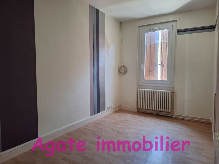 LOCATION MAISON DE VILLAGE 2 CHAMBRES BUREAU CAPTIEUX