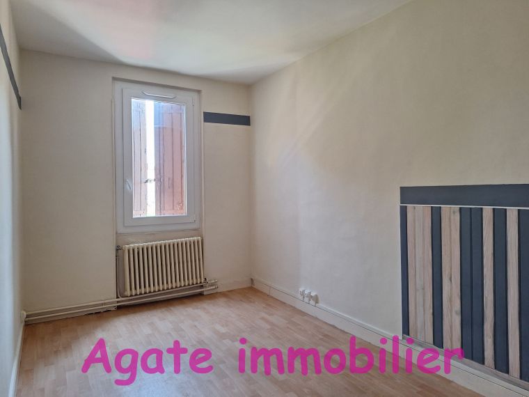 LOCATION MAISON DE VILLAGE 2 CHAMBRES BUREAU CAPTIEUX