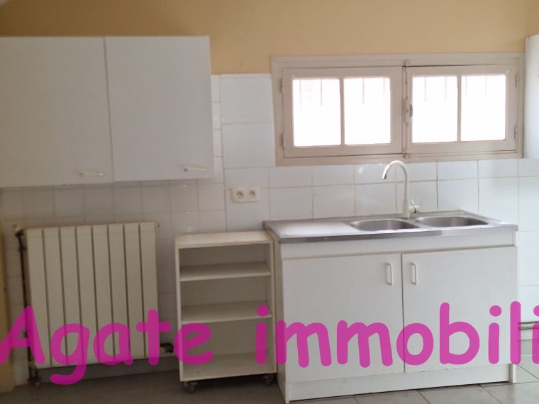 LOCATION ST SYMPHORIEN MAISON MITOYENNE CH BUREAU