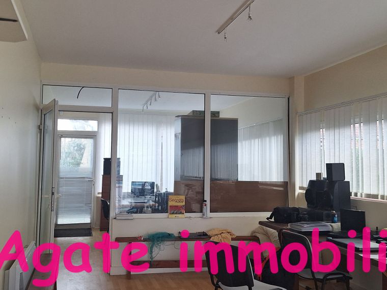 MAISON 3 CHAMBRES GARAGE POUR CAMPING CAR ET BUREAUX CAPTIEUX
